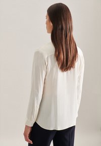 Seidensticker REGULAR FIT - Blouse - ecru