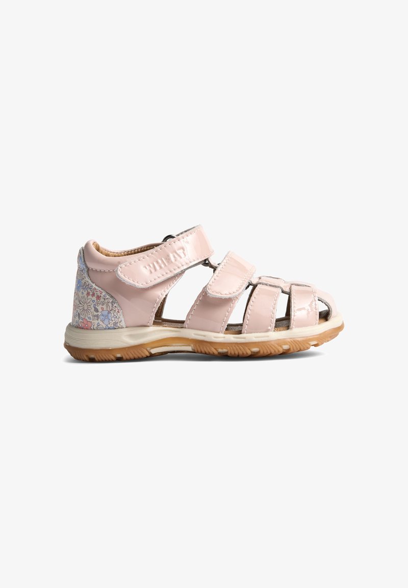 Sandales en cuir verni rose avec design ouvert, brides réglables à velcro et accents floraux sur le talon. Semelle en caoutchouc pour la stabilité.