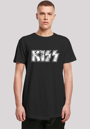 Schwarzes Baumwoll-T-Shirt mit einem abgenutzten weißen "KISS"-Logo in fetter Schriftart. Kurze Ärmel und lockere Passform.