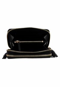 Portafoglio in pelle nera con zip dorate, dotato di più slot per carte, un compartimento con zip e un dettaglio a nappina di lato.