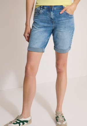 Cecil HIGH WAIST SLIM LEG SHORTS IM SLIM FIT - Short en jean - authentic used wash