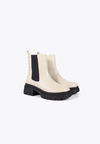 LOLA CASADEMUNT Botines con plataforma - cream