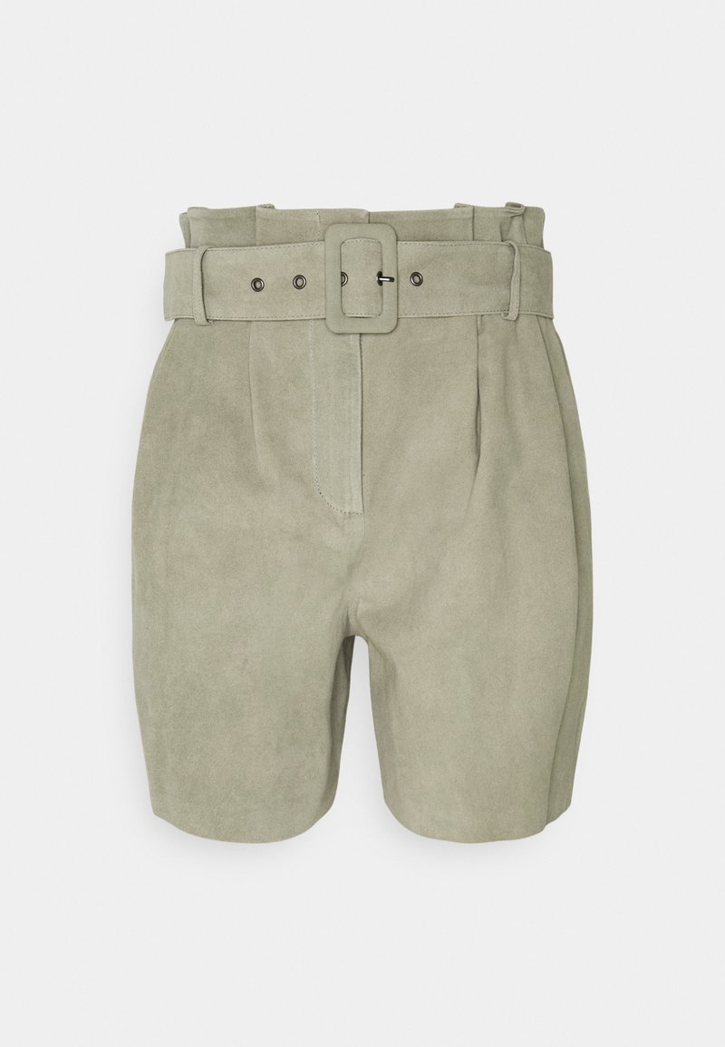 Pantaloni scurți