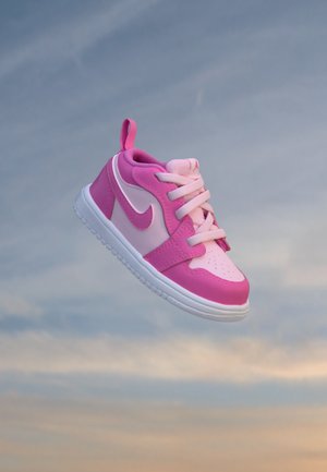 Jordan, JORDAN 1 LOW ALT BT UNISEX - Маратонки - china rose/pink foam/white
