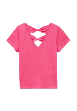 Rosa Kurzarmoberteil mit V-Ausschnitt und zwei horizontalen Stoffschleifen am hinteren Halsausschnitt.