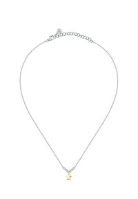 Collana in argento con un piccolo pendente a forma di stella dorata, texture liscia e chiusura con catena di lunghezza regolabile.