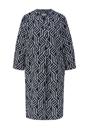 Marineblaues Kleid mit einem weißen geometrischen Muster, entspannter Passform, V-Ausschnitt und Dreiviertelärmeln. Weiche Stofftextur.