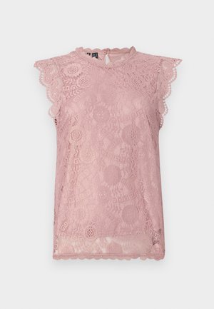 Top in pizzo rosa con bordi scallop e scollo alto. Motivi floreali intricati su tutta la superficie con maniche corte e volant. Tessuto semi-trasparente.