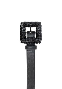 Curea neagră din piele, cu o cataramă pătrată, texturată, decorată cu rhinestones negre. Prezintă o suprafață netedă și lucioasă și cusături contrastante.