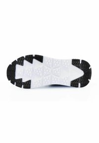 Sula av en sko med ett texturerat svart och vitt mönster. Hexagonala och triangulära former ger grepp och dragkraft.