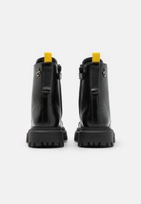 Geox MAQUINNENS GIRL - Botines con cordones - black