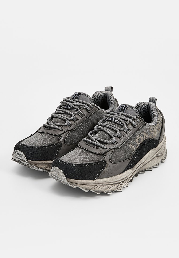 Sneaker low