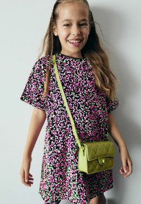 Next QUILTED - Axelremsväska - lime green