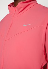 Nike Performance - Kurtka do biegania