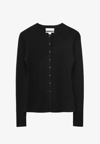 Vald, black