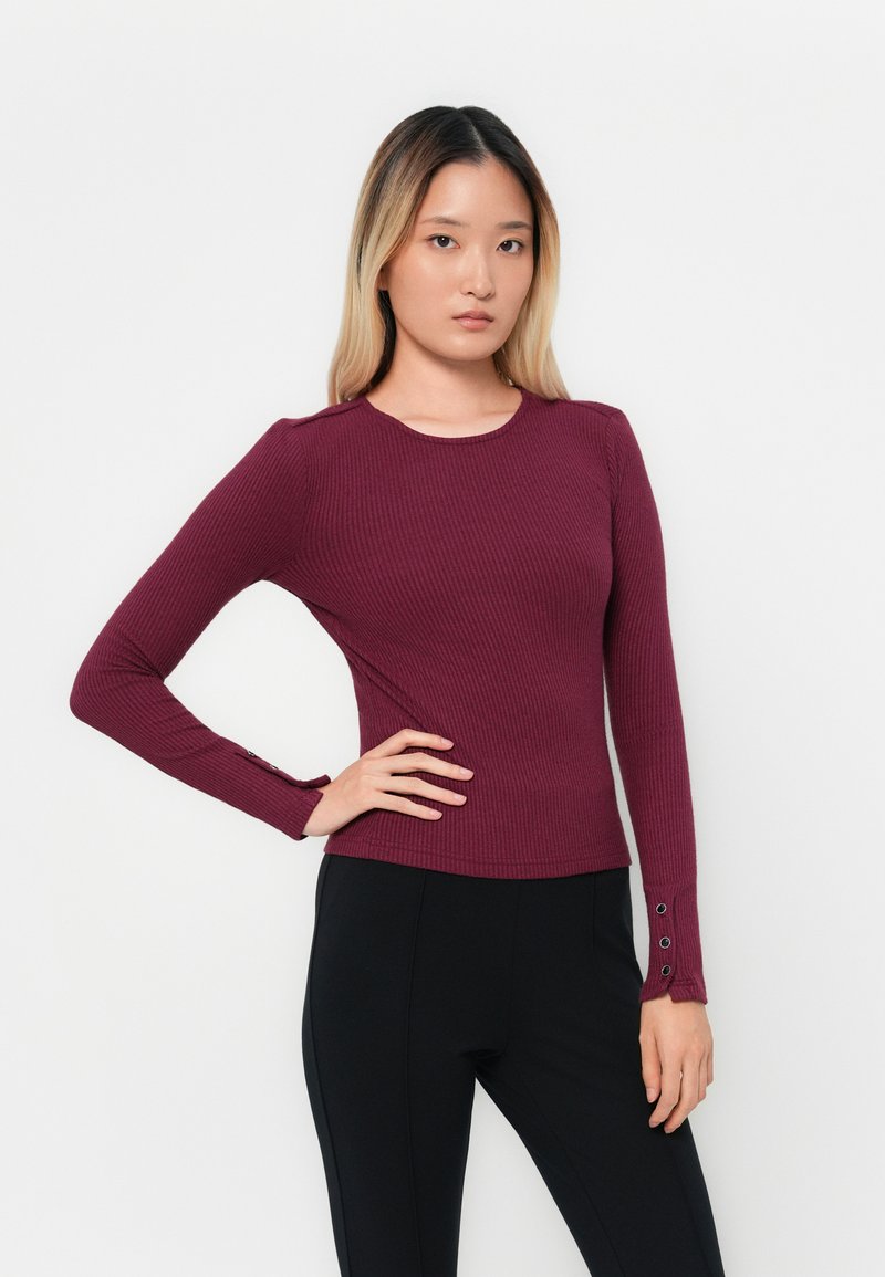 New Look - Top A Maniche Lunghe Con Scollo Bardot E Spalle Scoperte Nero A Coste