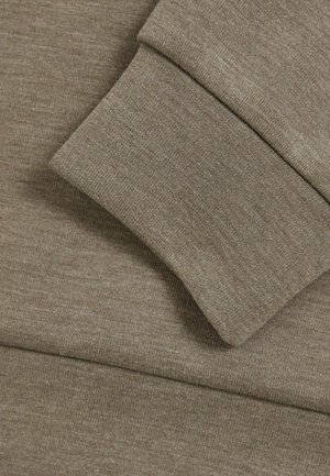 Khaki sweatshirt stof, glat tekstur, foldet manschet synlig, som viser syningens detalje. Simpelt, praktisk design. Ingen mønstre eller accenter.