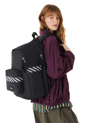 Eastpak, DAY OFFICE - Sac à dos - refleks stripe black