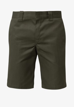 Dunkelgrüne kniehohe Shorts mit Gürtelschlaufen und einem vorderen Reißverschluss, hergestellt aus glattem Stoff.