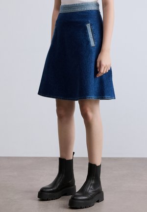 LUKE STELLY SKIRT BLOCK - Denimová sukňa - mid blue denim
