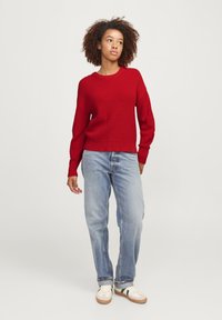 JJXX MILA TWIST CREW NECK NOOS - Strikkegenser - fiery red