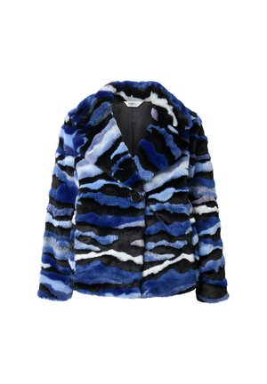 Veste en fausse fourrure avec un motif ondulé audacieux dans des nuances variées de bleu, noir et blanc. Col large remarquable avec une fermeture à un seul bouton.