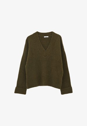 Suéter de punto verde oliva con cuello en V, textura acanalada, hombros caídos y puños enrollados. Ajuste holgado con dobladillo recortado.