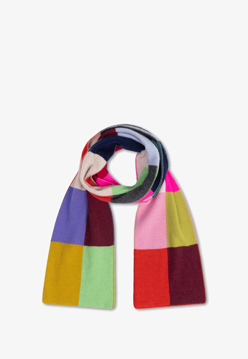 Meer gekleurde gebreide sjaal met opvallende rechthoekige blokken in geel, groen, paars, roze, rood en bordeaux, uitgestald op een witte achtergrond.