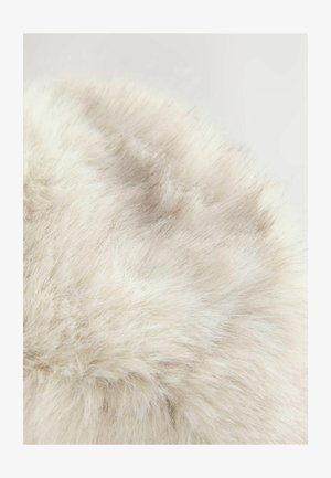 Runder, plüschiger Kunstfellstoff in hellem Cremeton, mit einer weichen, dichten Textur, die subtile Variationen und ein flauschiges Aussehen aufweist.