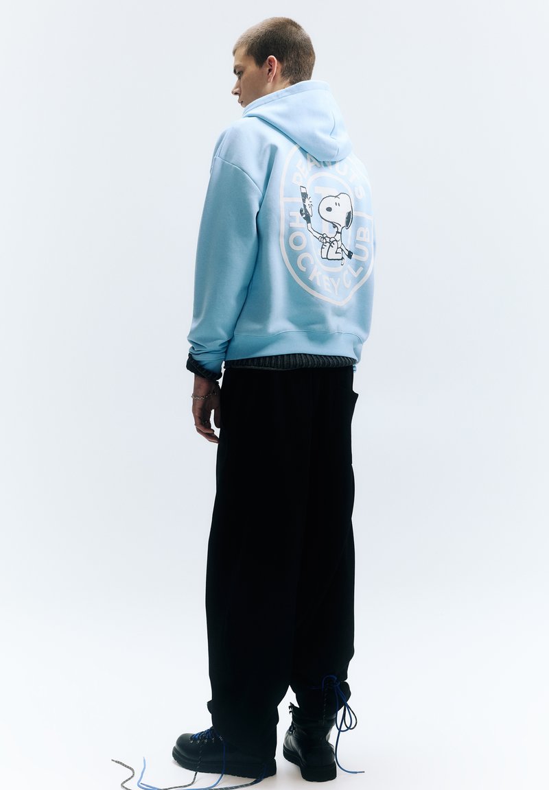Sweat Capuche Peanuts Sweat à Capuche Peanuts Snoopy Flag Moon - Licence Officielle - Coupe Classique Sweat Capuche Snoopy Sweat Capuche Peanuts Sweat à Capuche Peanuts Snoopy Flag Moon - Licence Officielle - Coupe Classique Sweat Capuche Snoopy