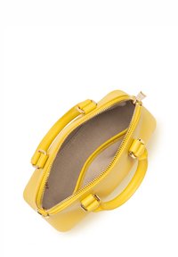 Borsa a tracolla in pelle gialla con texture liscia, chiusura con zip, doppi manici e un'unica compartimento con foderatura beige.