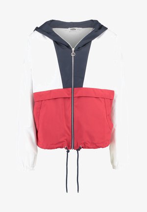 Kurtka w kolorowe bloki z panelami w kolorze czerwonym, granatowym i białym, z zamkiem błyskawicznym, ściągaczem na dole i kapturem. Wykonana z lekkiego materiału.