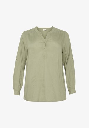 Olivno zeleni dolg rokav bluze s zaokroženim ovratnikom, gumbnim zapenjanjem in nabranimi manšeti; mehak material in sproščen kroj.