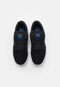 DC Shoes CRISIS 2 - Sapatilha de treino - black/blue/white