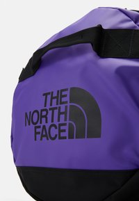 The North Face BASE CAMP DUFFEL - M - Holdall - peak purple-tnf black