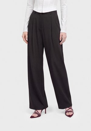 ONLY Tall, ONLSONJA WIDE PLEAT PANT - Панталони - black