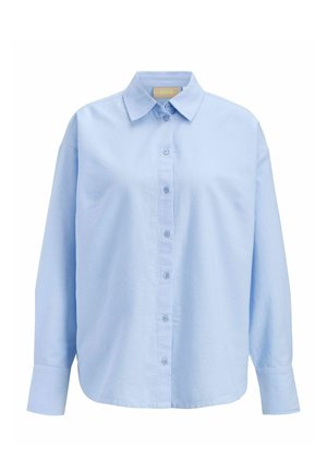 Gaiši zila garroku krekls ar atlokāmu apkakli un septiņām pogām priekšpusē, attēlots uz balta fona.