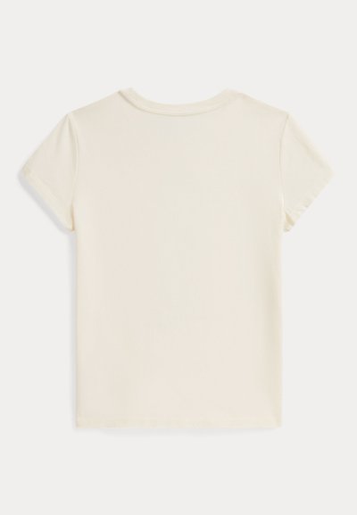 Απλό λευκό κοντομάνικο T-shirt τοποθετημένο επίπεδα, που δείχνει την πίσω πλευρά με στρογγυλή λαιμόκοψη σε λευκό φόντο.