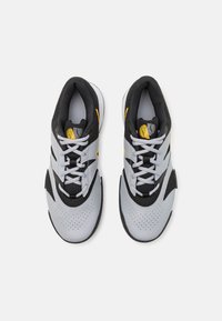 Nike Performance COURT LITE 4 - Tenisice za sve terene - black/laser orange/wolf grey/white