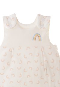 Baumwollbabykleid mit weißem Hintergrund, leichtem Regenbogenmuster, besticktem Regenbogendetail und zwei Knopfverschlüssen an der Schulter.