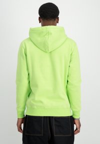 Alpha Industries BASIC - Jersey con capucha - hornet green