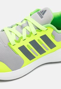 adidas Performance FORTARUN 2.0 CLOUDFOAM LACE - Zapatillas running asfalto - grey two/grey four/lucid lemon