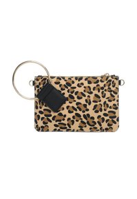 Borsa a mano con stampa leopardata, anello circolare dorato e dettaglio in pelle nera. Realizzata in materiale testurizzato con chiusura a zip.