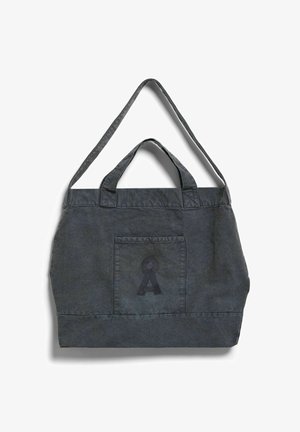 Donkergrijze canvas draagtas met korte handvatten, lange schouderriem en voorvak met een gestikt donker embleem.