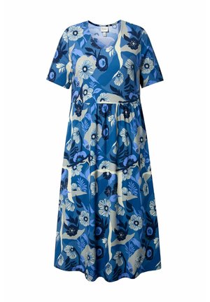 Blaues Midikleid mit Blumenmuster, kurzen Ärmeln, V-Ausschnitt, geraffter Taille und großen weißen sowie dunkelblauen Blumenmustern.