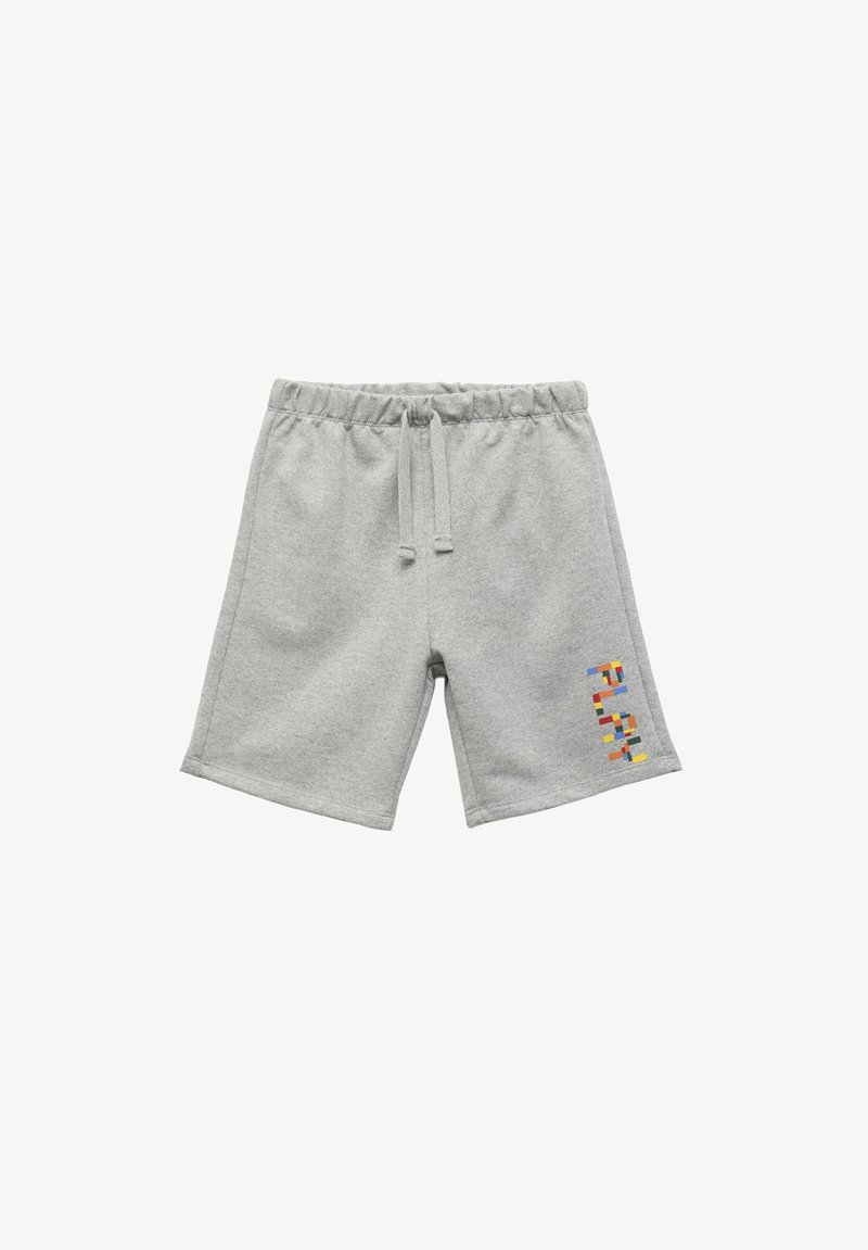 Shorts de survêtement gris avec une taille élastique, un cordon de serrage et des accents colorés en bas à droite. Matière en coton douce.