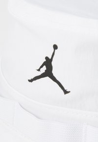 Thumbnail Image 4