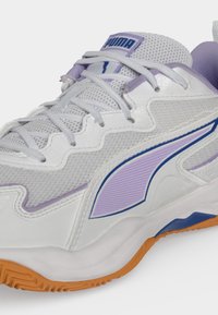 Puma SOLARFLASH  - Παπούτσια βόλεϊ - white/royal sapphire/light lavender