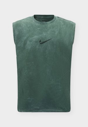 Nike Performance, TEE TRAIN - Топ - camo green/light army