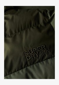 Valgt, surplus goods olive green